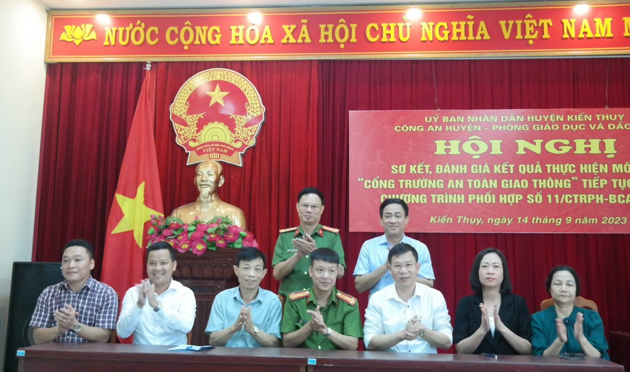 Huyện Kiến Thụy: Xây dựng 51/59 trường triển khai mô hình “Cổng trường an toàn về an ninh trật tự